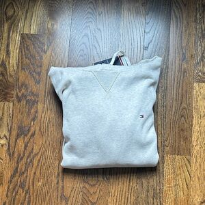 NWT Tommy Hilfiger Men's Light Gray hoodie Sweater🌟